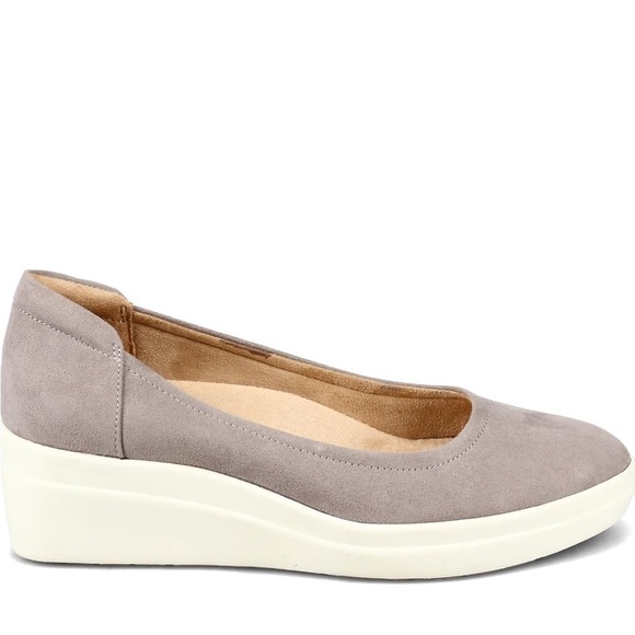 Naturalizer Gray Wedges with Soft Suede Finish - Picture 10 of 10